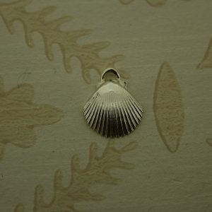 silver scallop shell charm